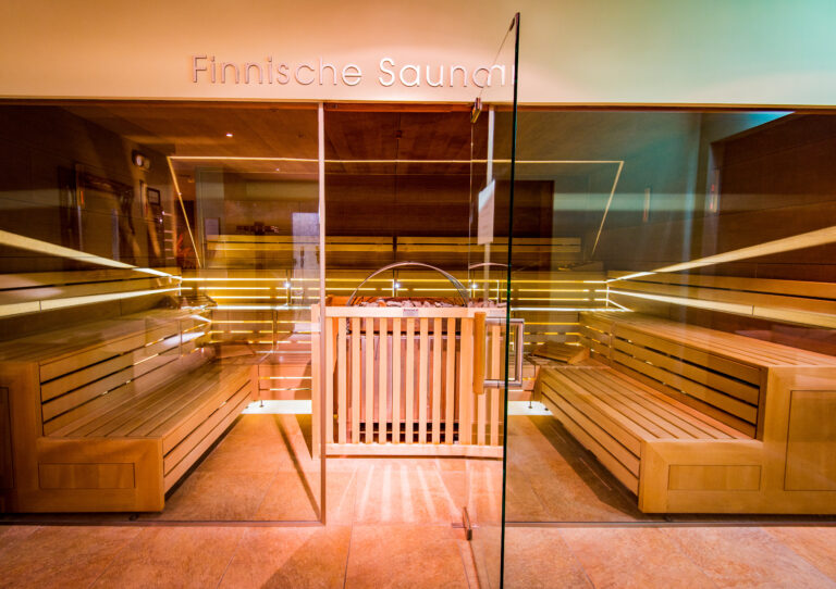Sauna mit Glasfront im Grandhotel Lienz