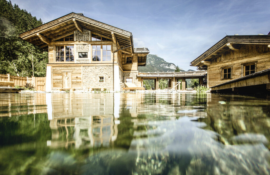 Aussenansicht vom Verwöhnhotel Kristall in Pertisau Österreich am Achensee