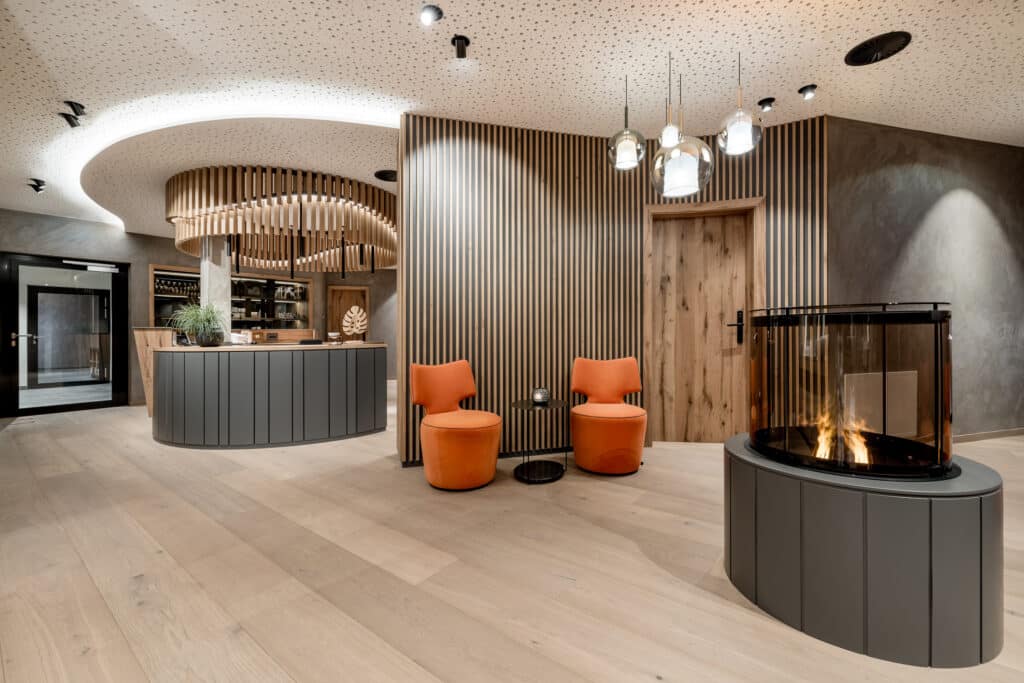 Der neue Spabereich im Hotel DAs Central Sölden in grau mit modernen orangen Farbakzenten